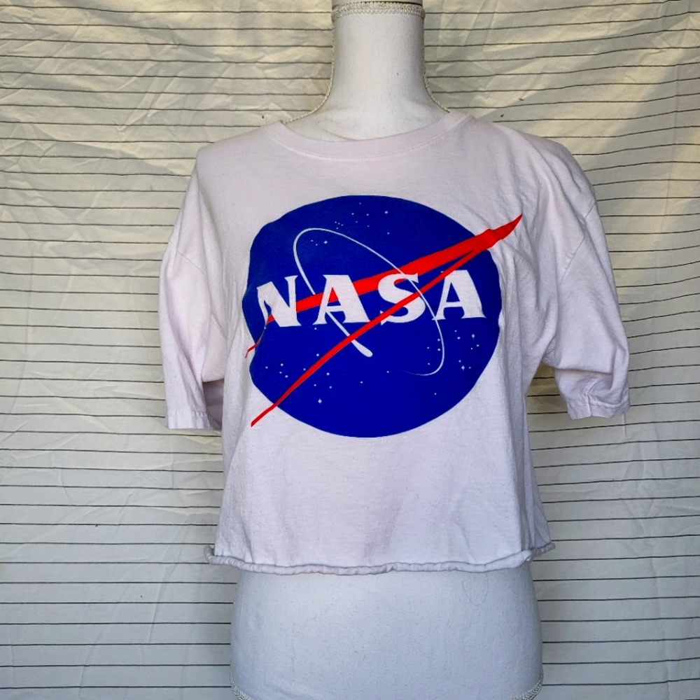 2 cropped tees